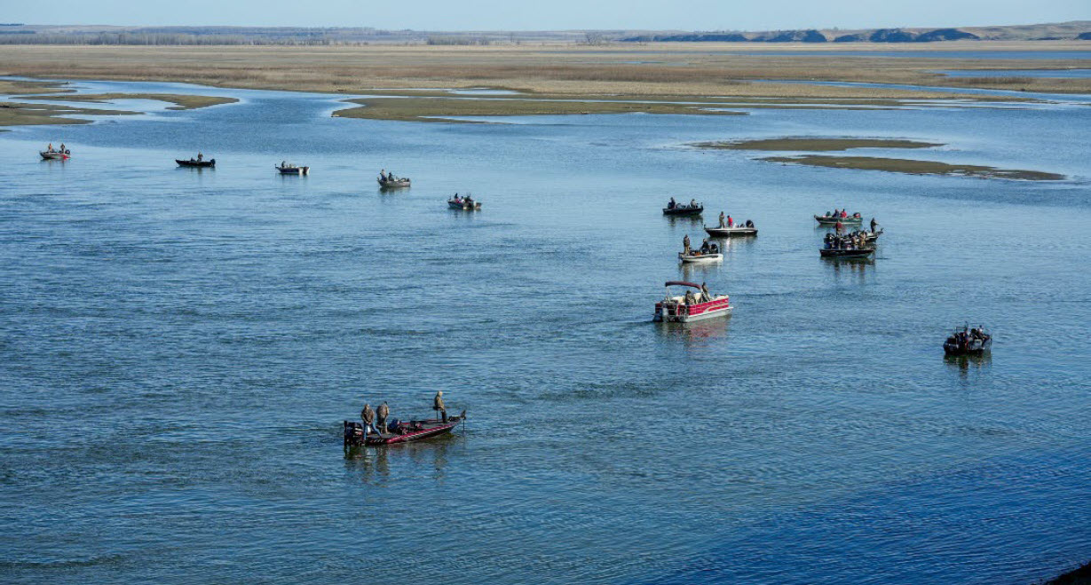Missouri River/Lake Oahe - Big River example with recreational fishing boats