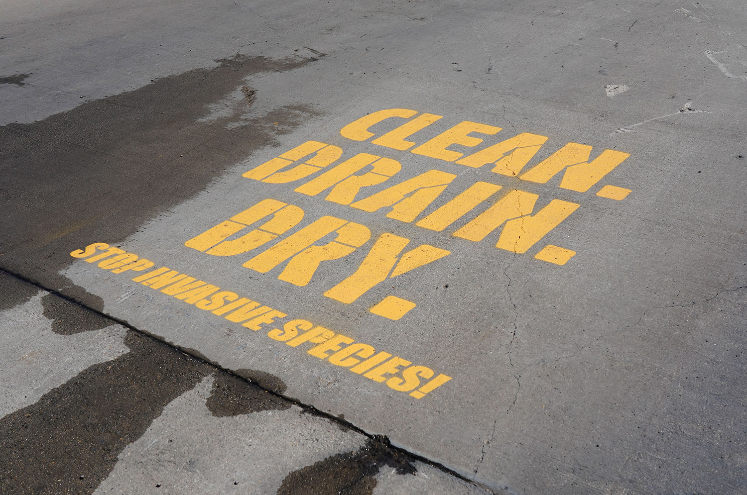 Clean, Drain and Dry written on boat ramp